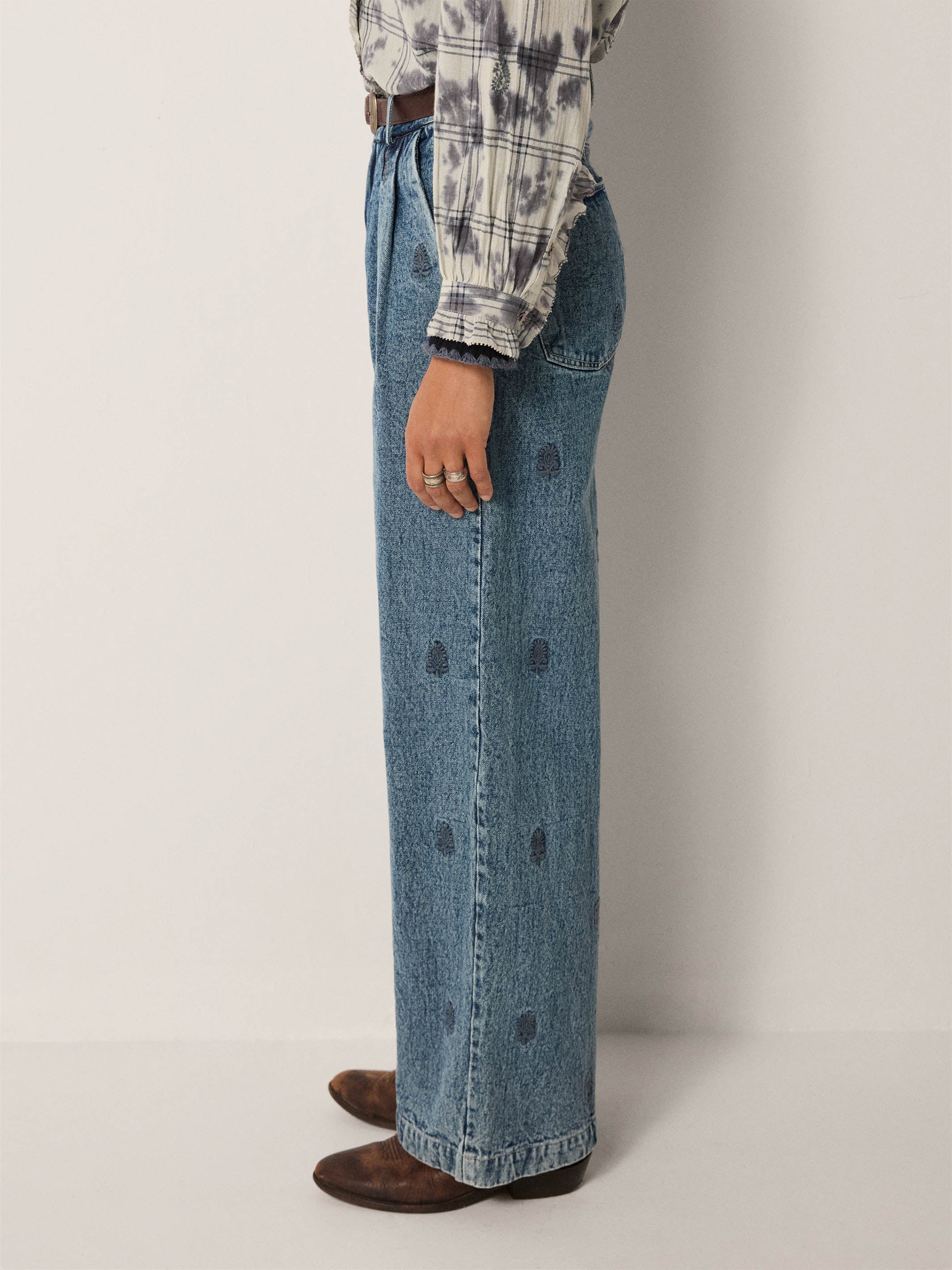 Maison Hotel - Consu Blouse - Image 10