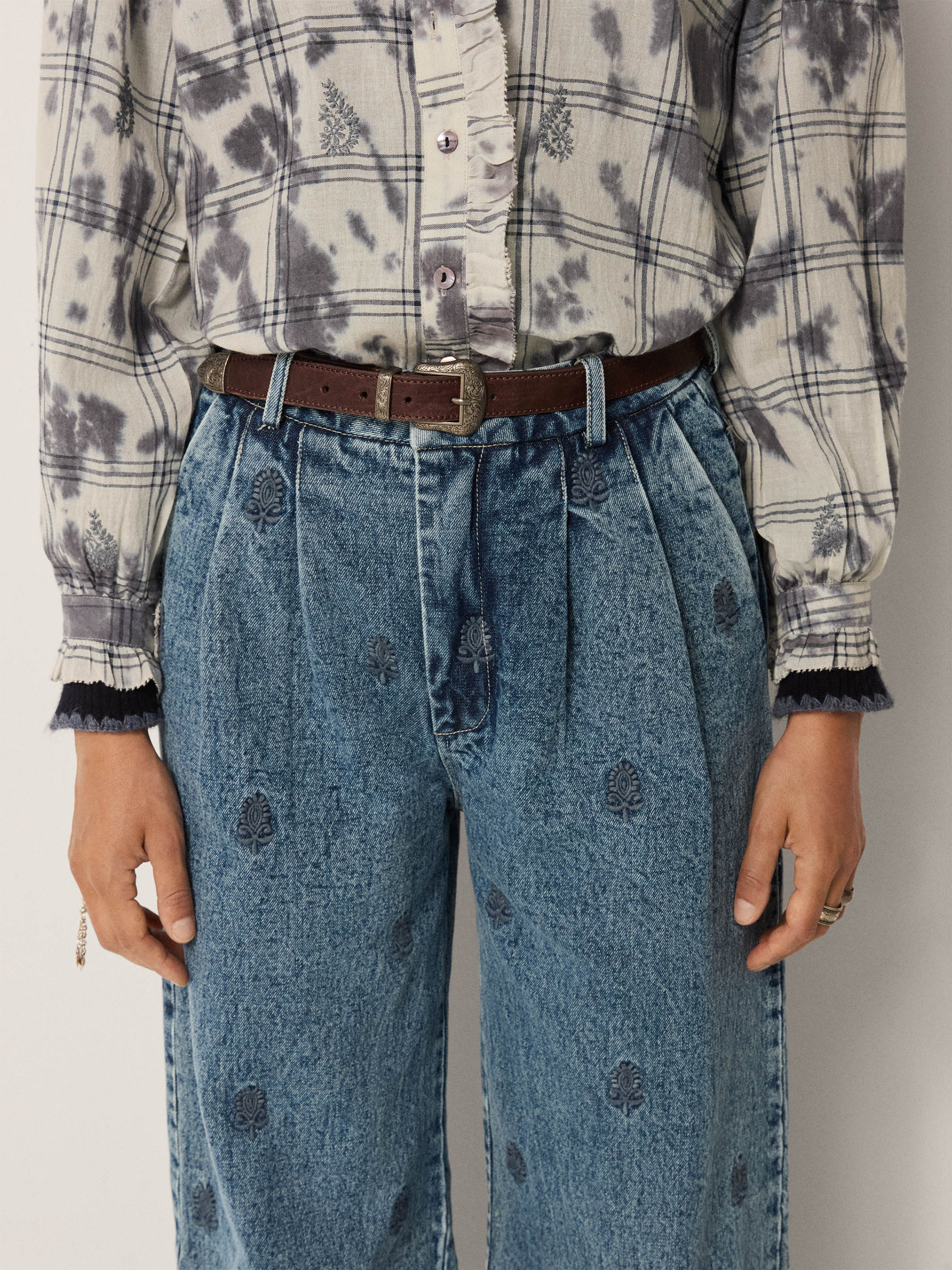 Maison Hotel - Consu Blouse - Image 8