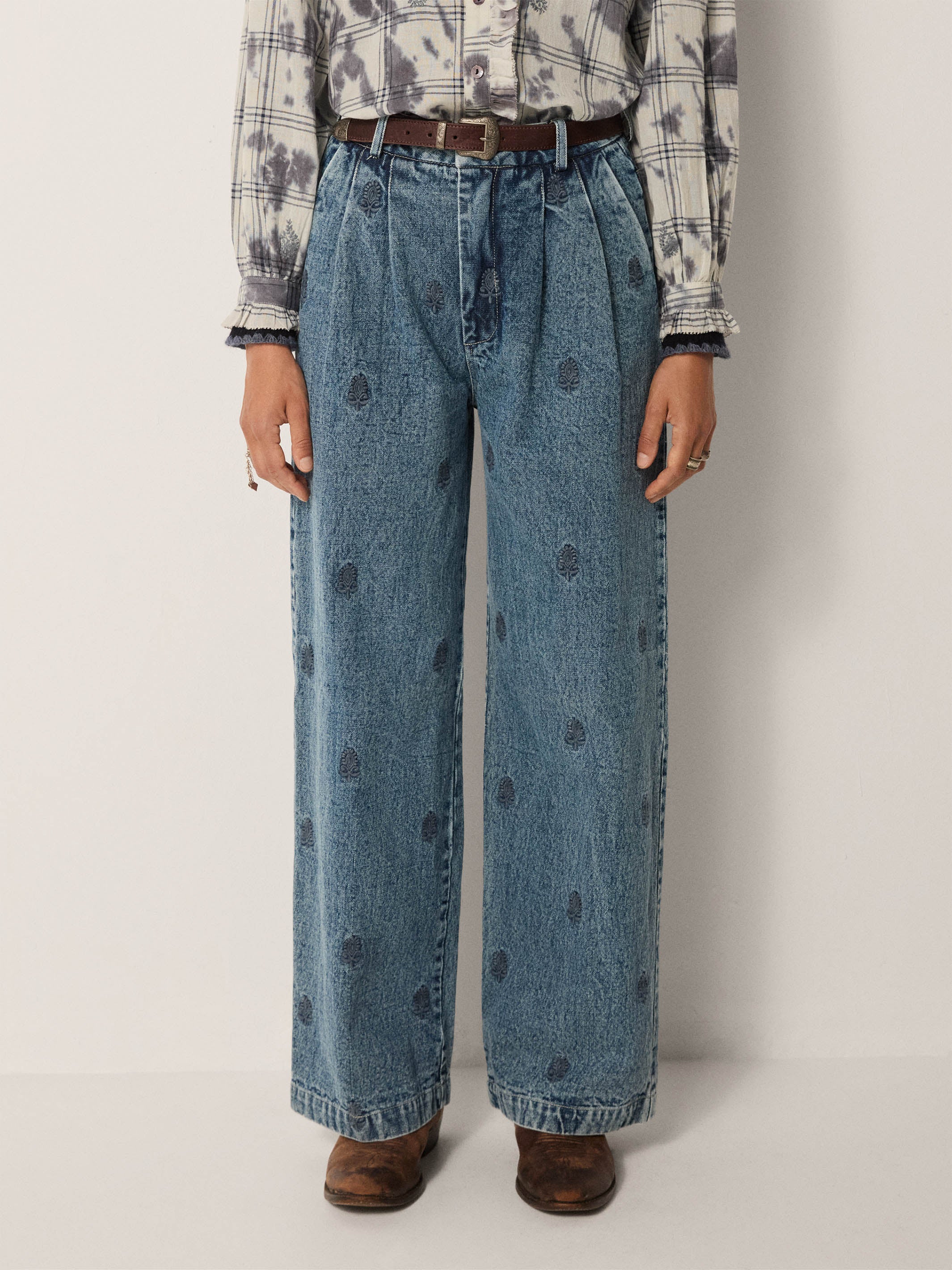 Maison Hotel - Consu Blouse - Image 9