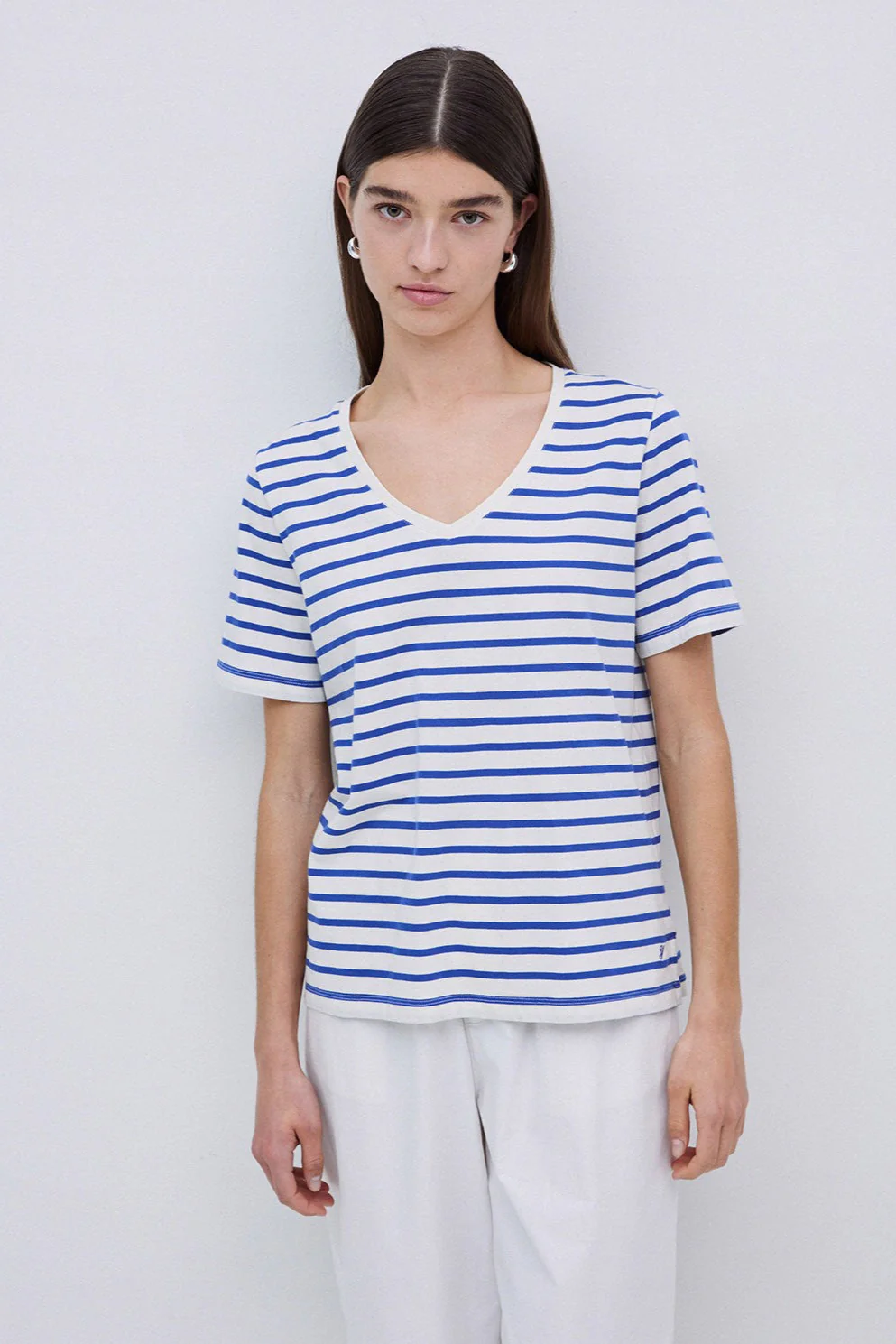 Yerse - 100% Organic Cotton V-Neck T-Shirt - Image 3
