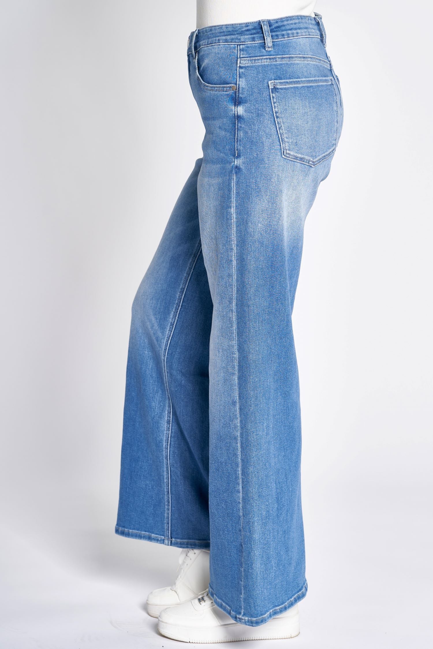 Zhrill - Tessa Jean - Image 2
